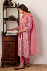 Gulabi Kurta