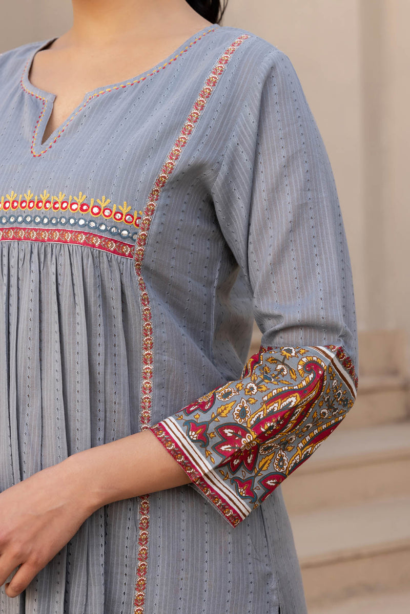 Gulnaaz Embroidered Kurta