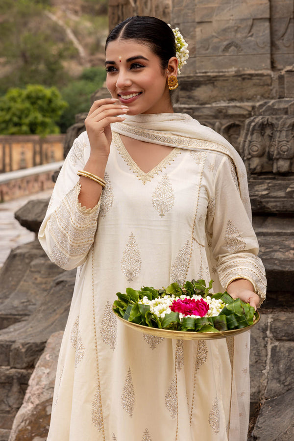 Apurva V-Neck Kurta